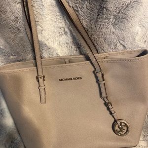 Michael Kors medium tote bag grey excellent condition, Authenticity